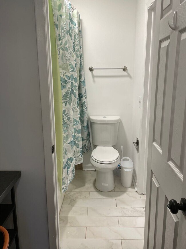 Building Photo - Awesome 2 Bedroom Condo Near the River!