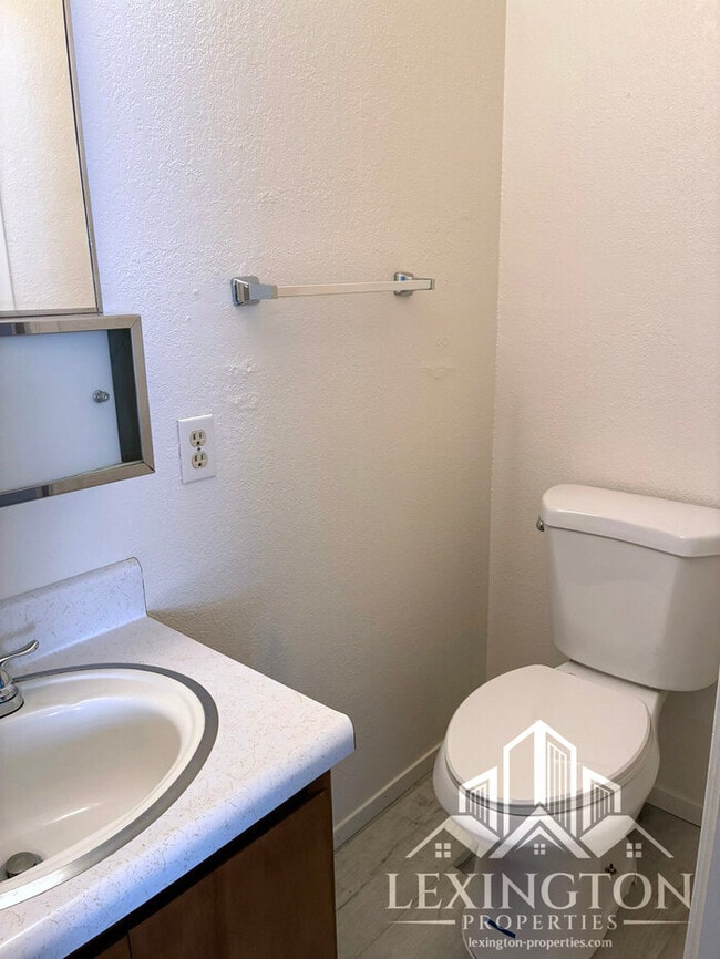 Building Photo - Charming 2BD/1.5BA Sacramento Home, near J...