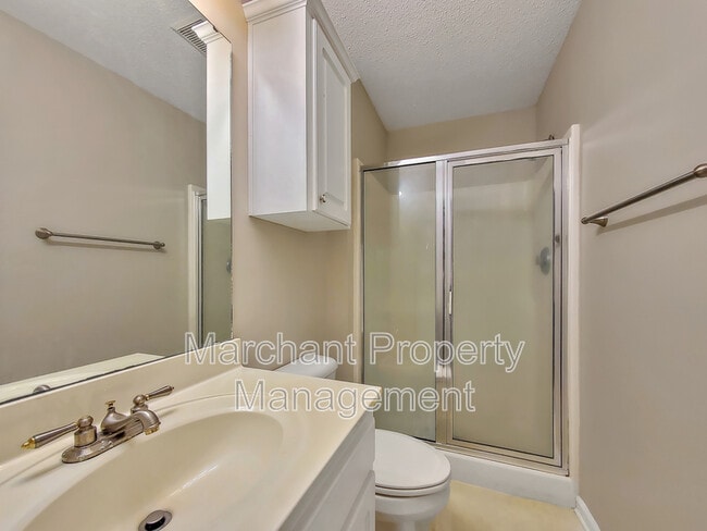 Building Photo - 215 Rexford Dr