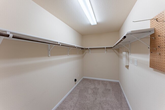 Building Photo - 448 Bottle Brush Dr