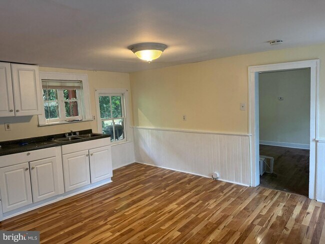 Building Photo - 619 S Cameron St