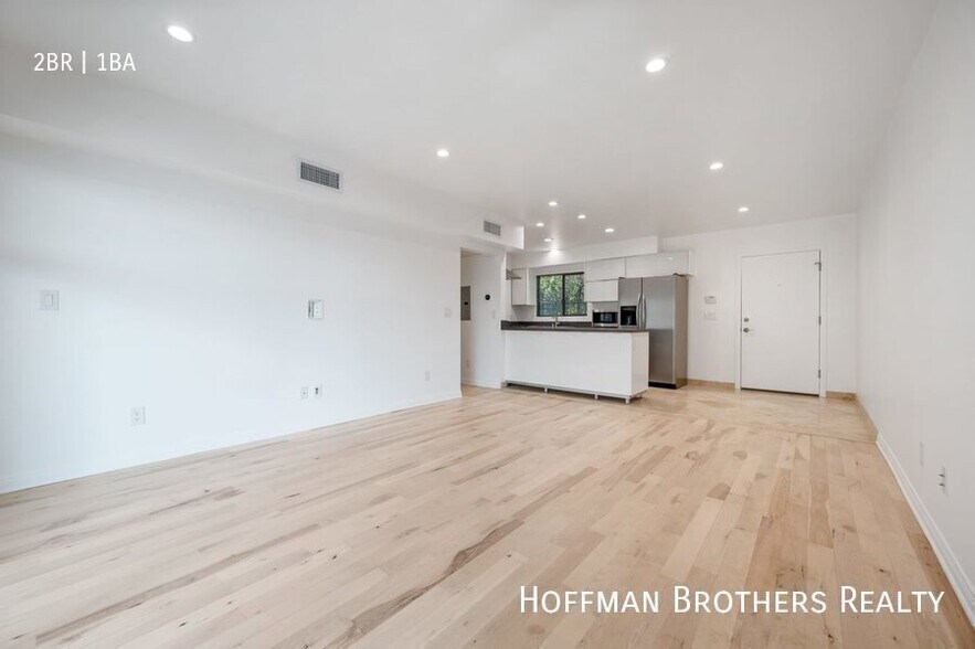 Building Photo - 1146 N Clark St