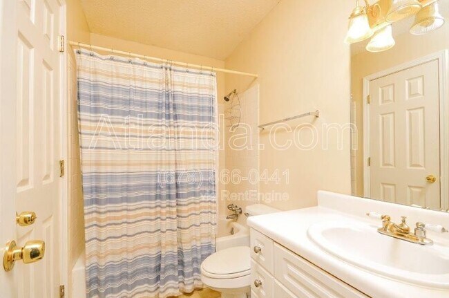 Building Photo - 3595 Woodbriar Cir