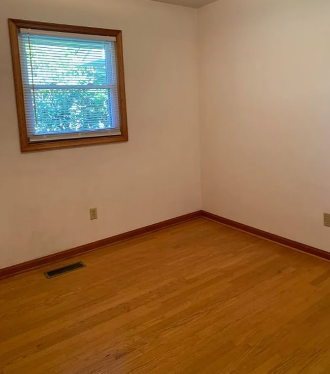 Building Photo - Charming 3 Bedroom 1.5 Bath Home