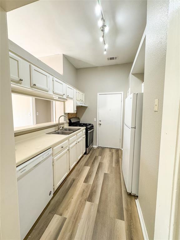 Building Photo - 2315 Windsong Trail