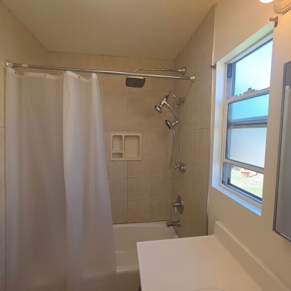 Building Photo - 1844 1/2 S Chapel Ave