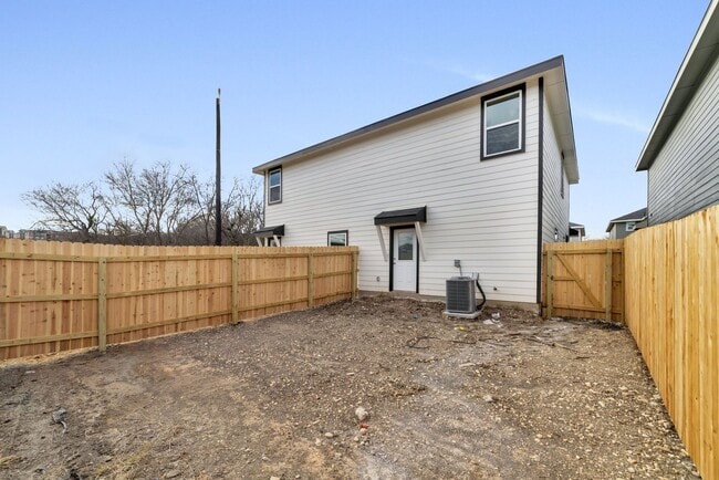 Building Photo - Modern 3-Bed, 2.5-Bath Duplex with Private Backyard