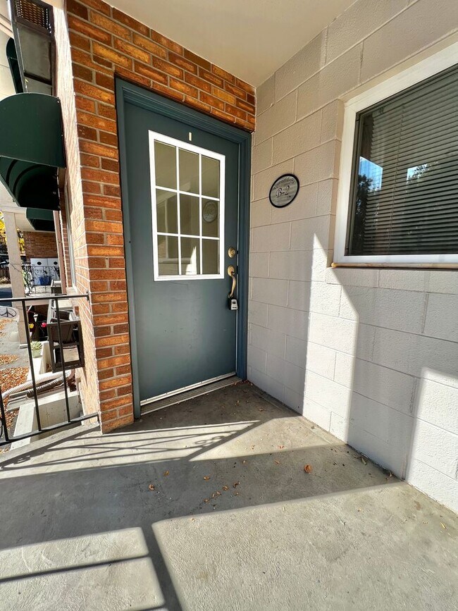 Building Photo - Charming Home Near CSU Campus – Move-In Re...
