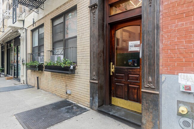 Building Photo - 234 Mott St