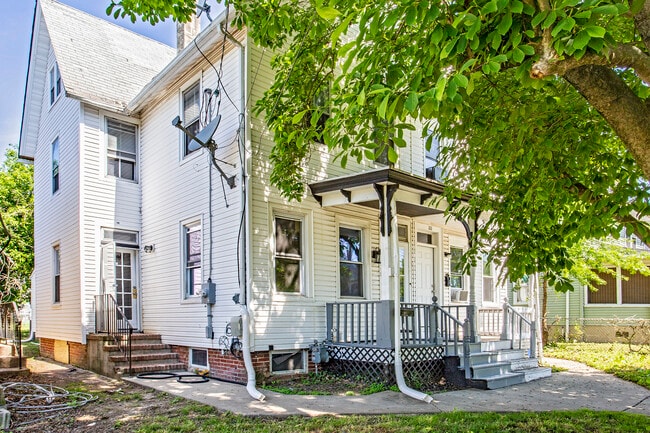Primary Photo - 113 8th St