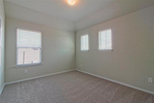 Building Photo - 6613 Wolf Pack Dr