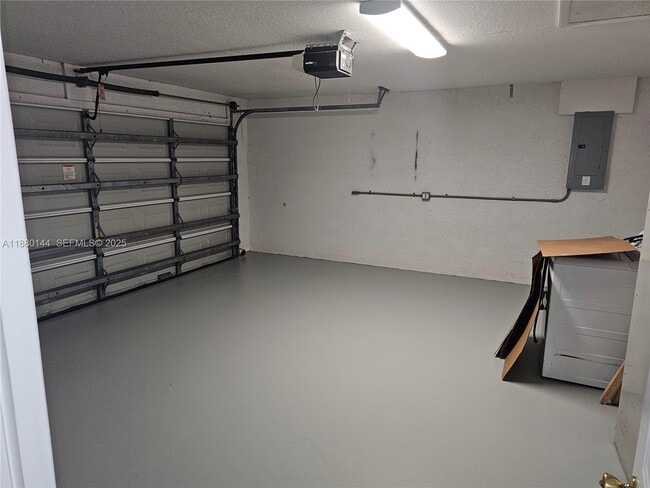 Building Photo - 8330 SE Sweet Bay Ave