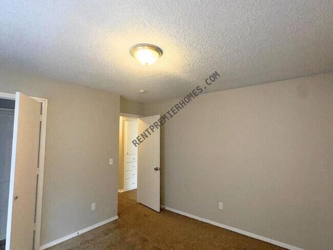 Building Photo - 11629 Kings Cir