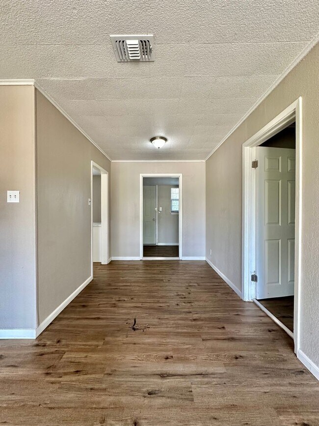 Building Photo - Coming Soon - 3 Bedroom Home Near Bradford...