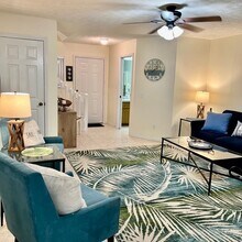 Building Photo - Beautiful Waterfront 2/2 Furnished Home Av...
