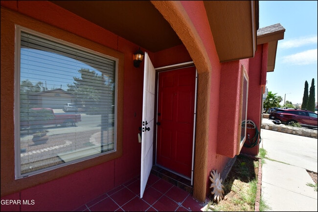 Building Photo - 12121 Tower Hill Dr
