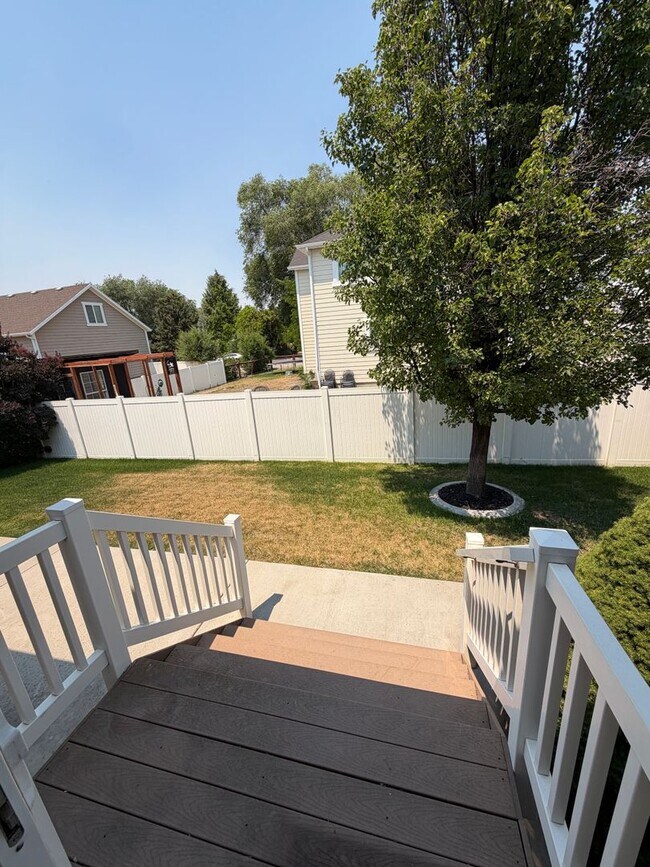 Building Photo - Spacious 6-Bedroom Home for Rent in Lehi