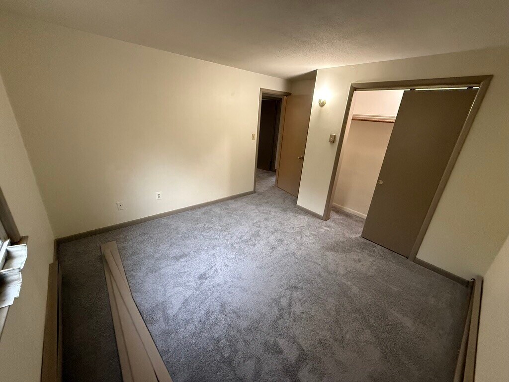 Building Photo - 372 Park St