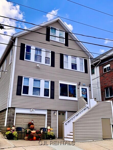 Primary Photo - 30 Putnam Rd