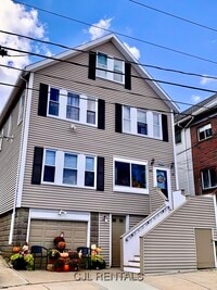 Building Photo - 30 Putnam Rd