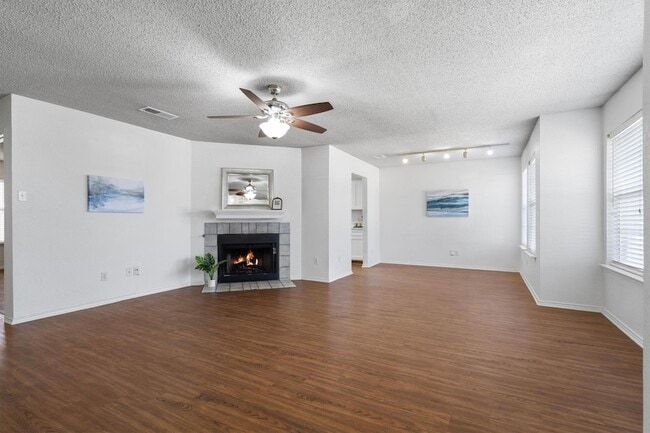 Building Photo - 324 Nita Ln