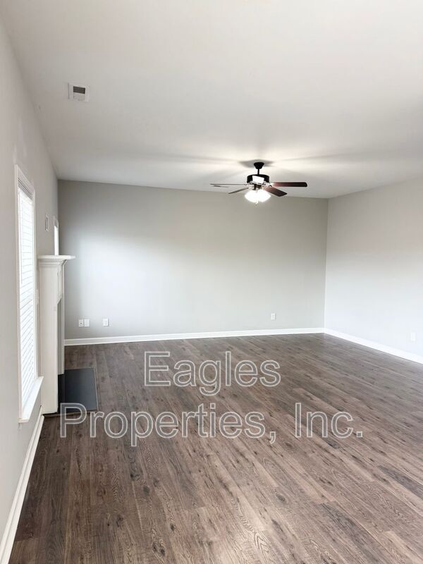 Building Photo - 209 Weeping Willow Dr