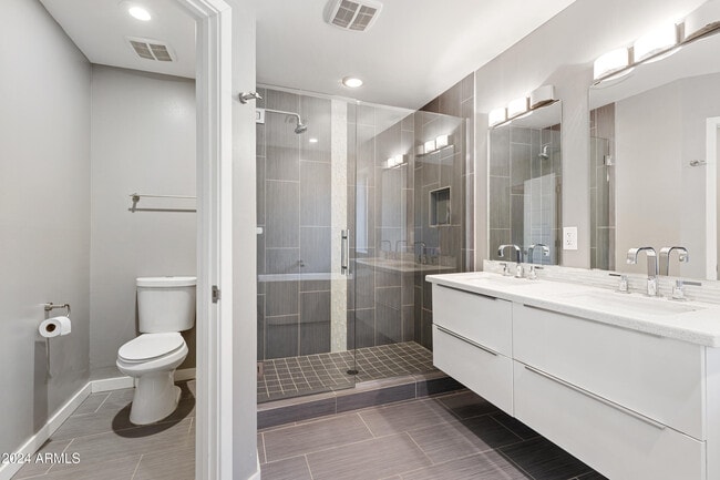 Building Photo - 1832 E Campbell Ave