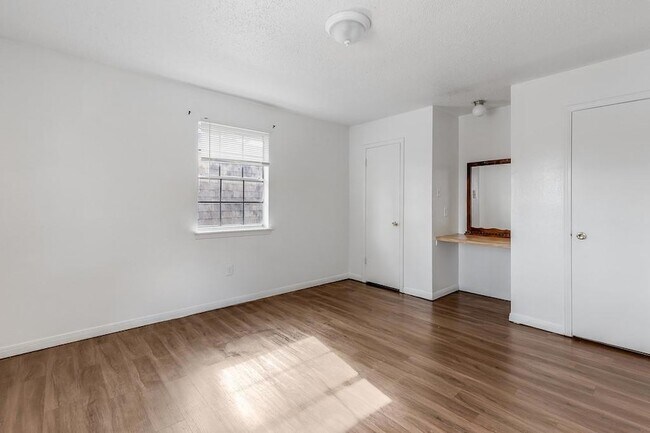 Building Photo - 55 Brandon Hall Dr