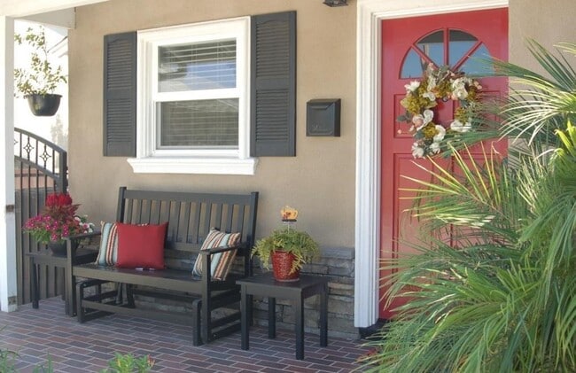 Building Photo - 1324 E Rose Ave