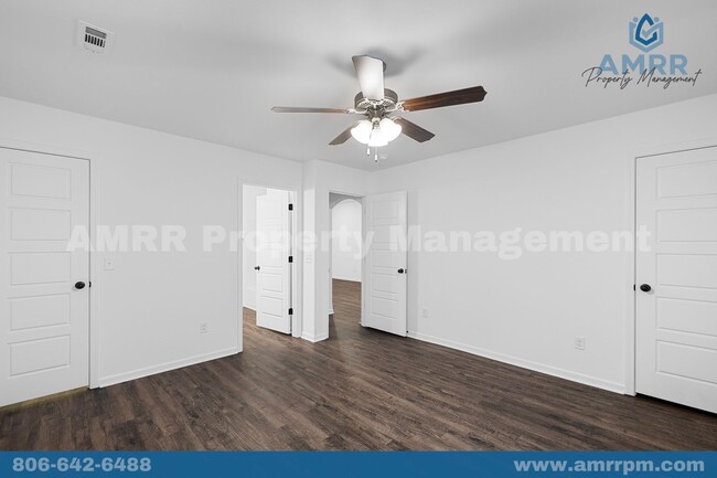 Building Photo - Move-In Ready 3-Bedroom Townhome – Ideal f...