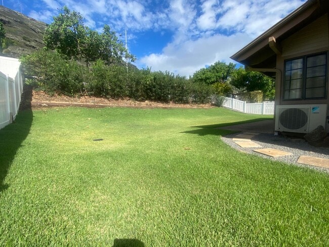 Building Photo - Hawaii Kai 3 / 2.5 / 2 Single Family Home
