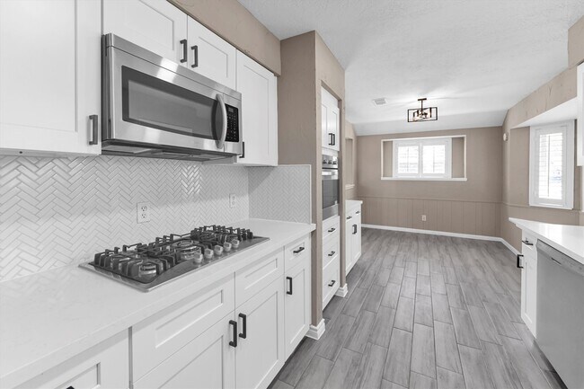 Building Photo - 27013 S Pyeatt Ln