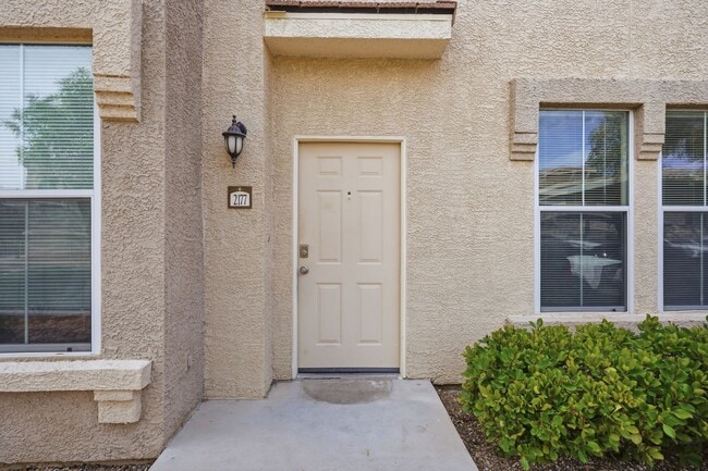 Building Photo - Americana Property Mgmt - Luxury condo 1b - 1b near Summerlin