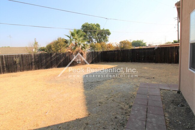 Building Photo - Newer South Sacramento Area 3bd/2.5ba Home