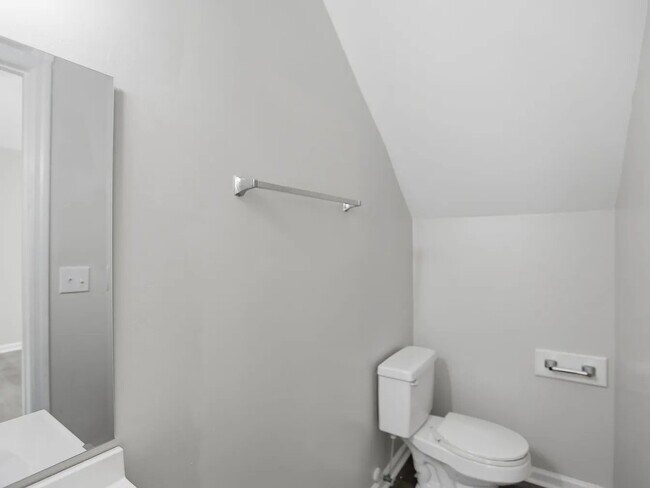 Building Photo - 4044 Cedars Pkwy