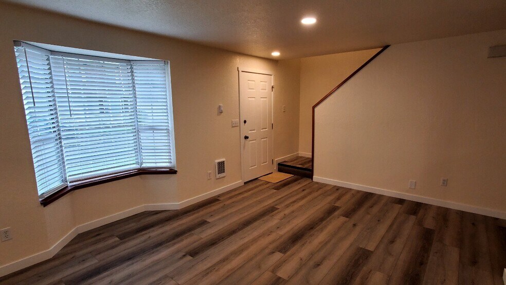 Building Photo - 821 Kaiser Rd NW