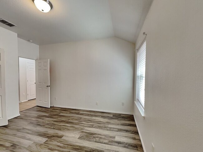 Building Photo - 9100 Lockhart Dr