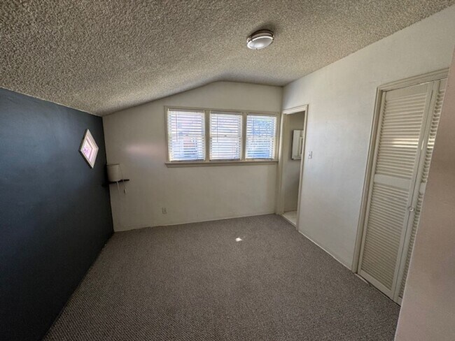 Building Photo - 3811 E 10th St