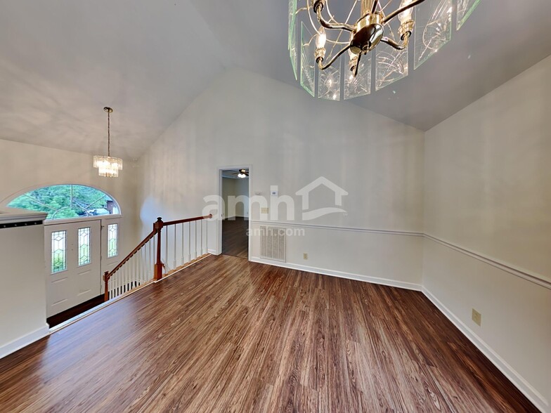 Building Photo - 307 Briarwood Ln