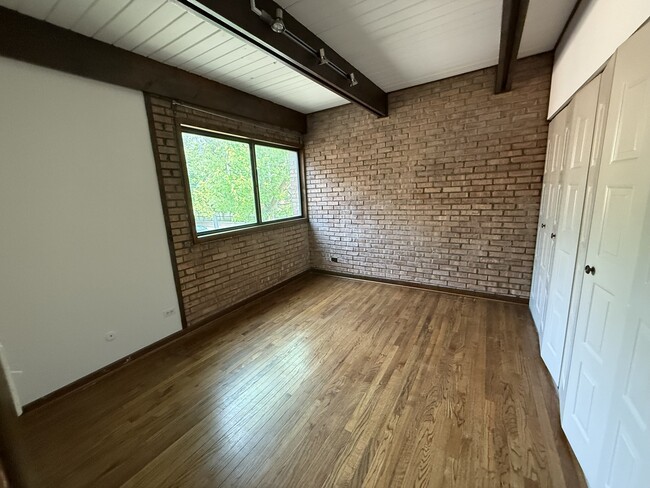 Building Photo - 1201 W Belden Ave