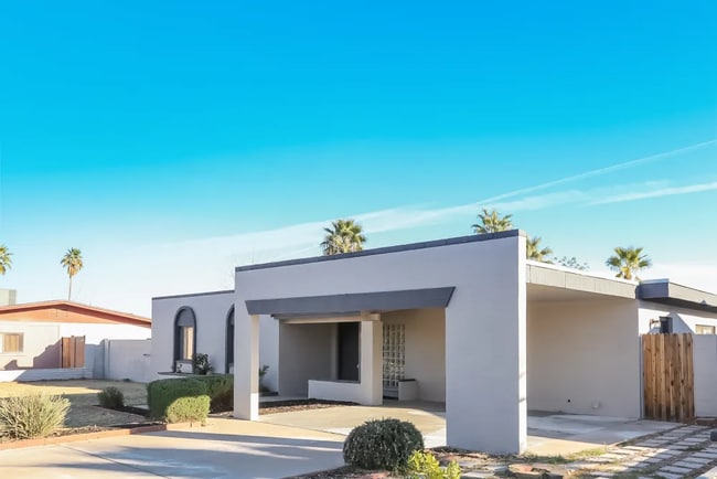 Primary Photo - 3038 E Dahlia Dr