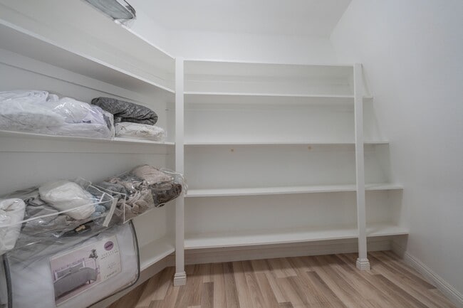 Building Photo - 28205 Meadow Oak Ln