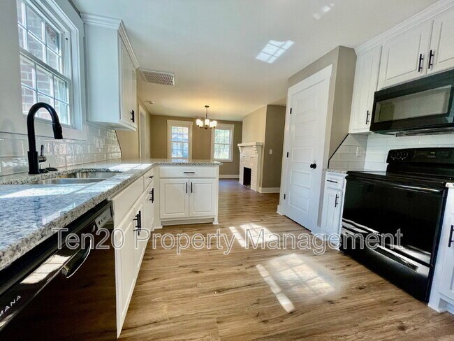 Building Photo - 1720 19th Ave