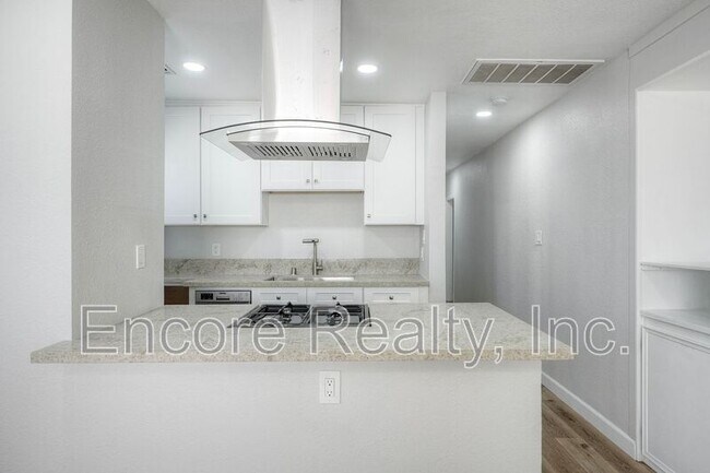 Building Photo - 303 D St