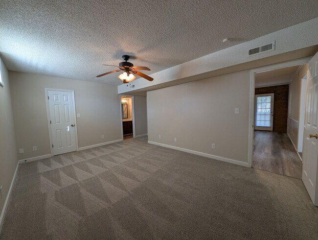 Building Photo - Gorgeous Brick 4 bedroom, 4 bathroom home located in the Farmwood community in Minthill!