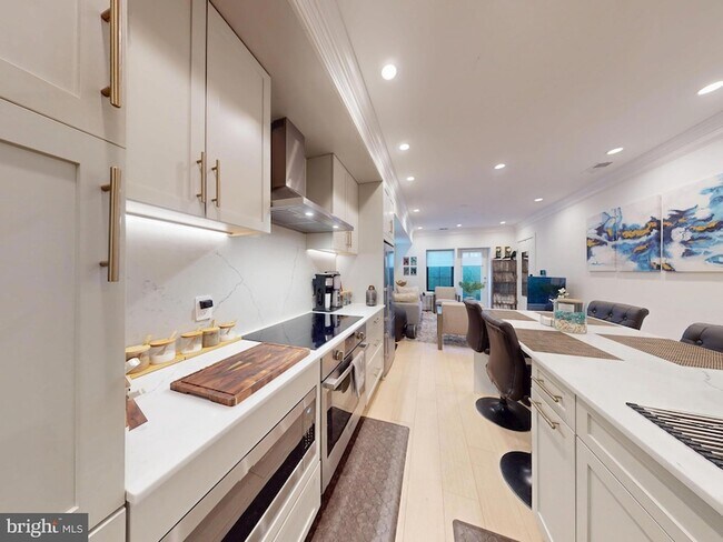 Primary Photo - 2642 39th St NW