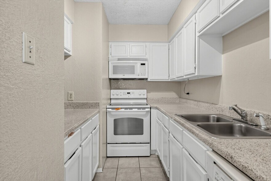 Building Photo - 1608 Pecan Chase Cir