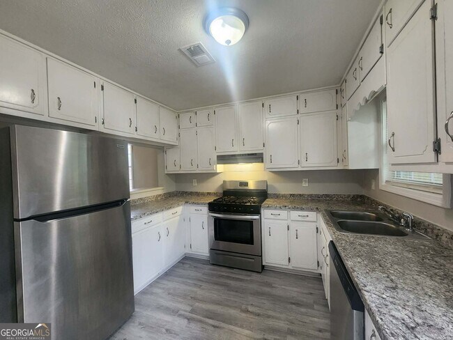 Building Photo - 1168 Pinedale Cir NW