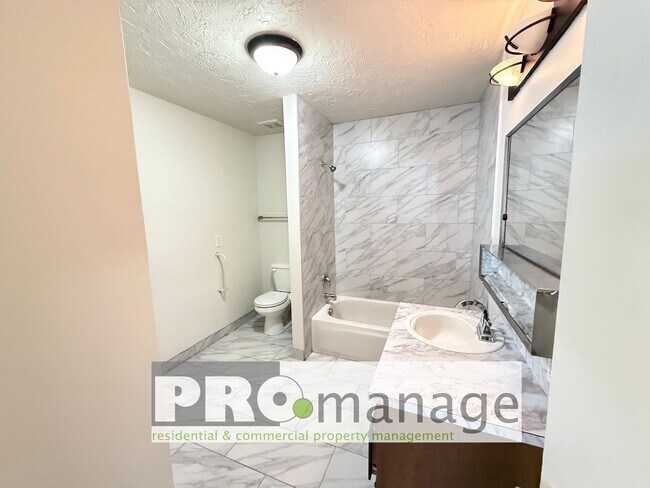 Building Photo - 588 L St