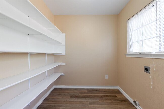 Building Photo - 1328 Water Spaniel Way